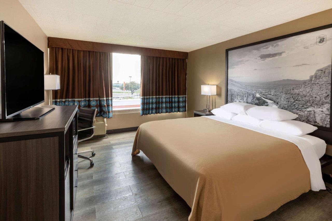 Super 8 By Wyndham Laredo Hotel Kültér fotó