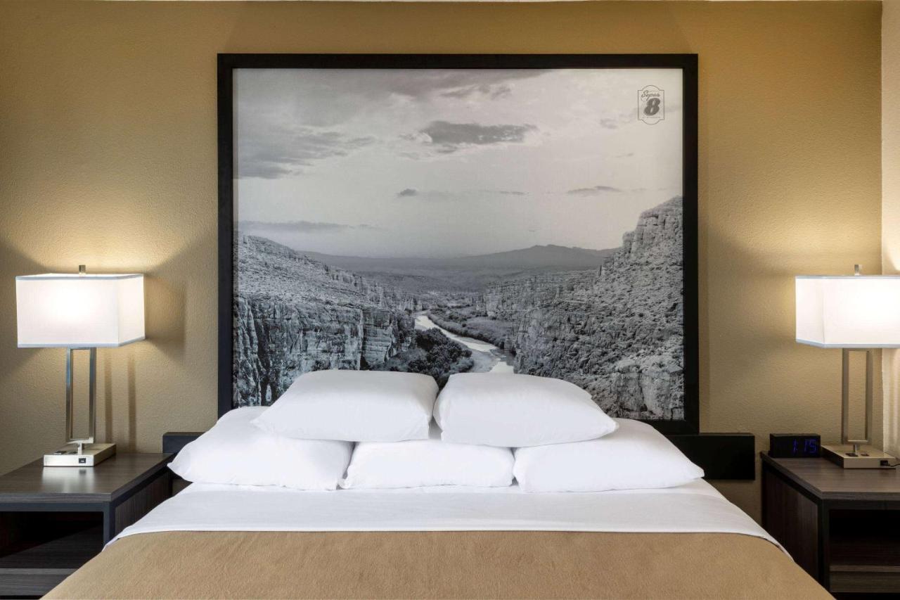 Super 8 By Wyndham Laredo Hotel Kültér fotó