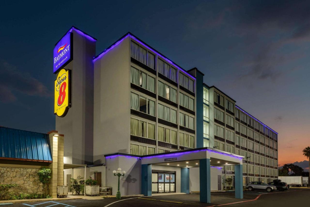 Super 8 By Wyndham Laredo Hotel Kültér fotó
